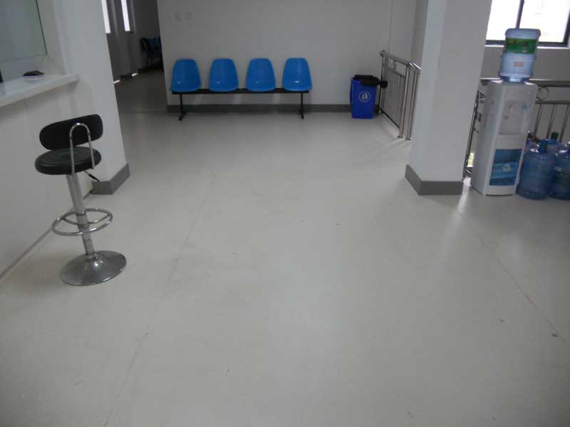 現在一般醫院用地板膠多少錢一平方