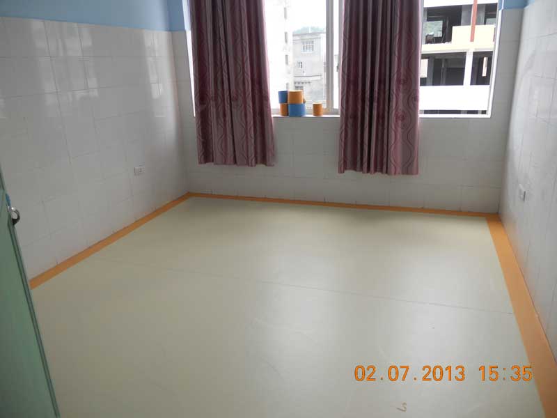 醫院地板膠鋪裝效果圖 同質透心結構醫院地板膠值得你選擇