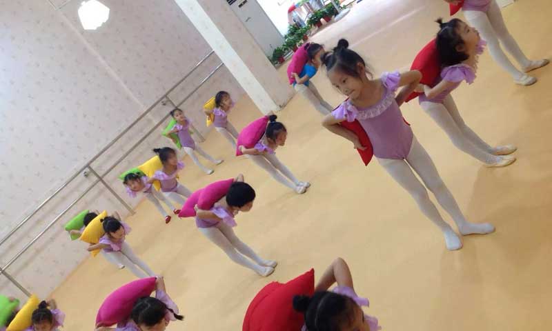 舞蹈地膠的環(huán)保性對于舞者至關重要