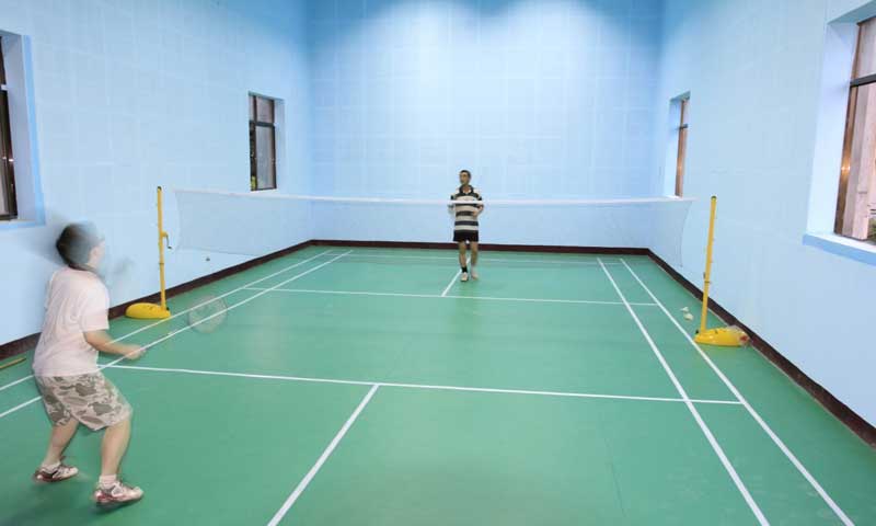 羽毛球塑膠地板怎樣施工不易鼓包